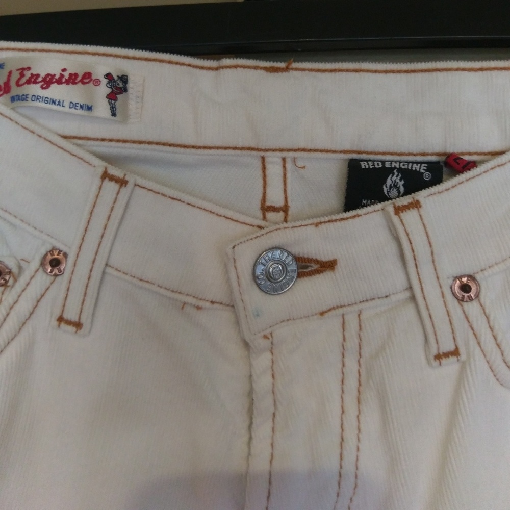 Red Engine white cords - Picture 2 of 3